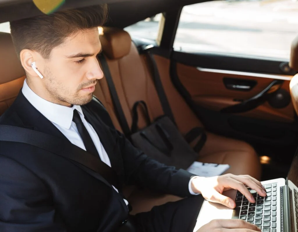 LuxeRides Corporate Travel – Luxury Business-Class Chauffeur Service