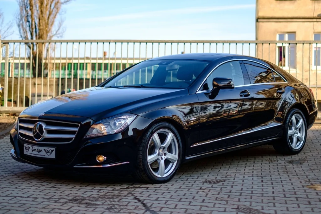 Luxury black Mercedes car used for chauffeur service in London